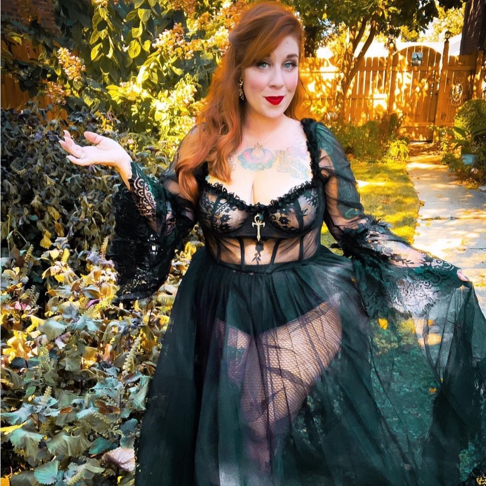 Widow Gothic Lace Bustier Long Sleeve Maxi Gown Black – Dolls Kill